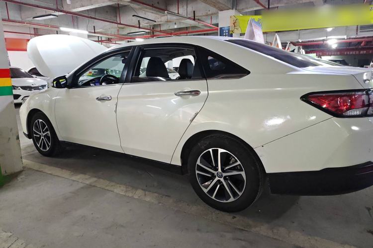 Used Venucia D60 2019 1.6L XL CVT Smart Connect Elite Edition
