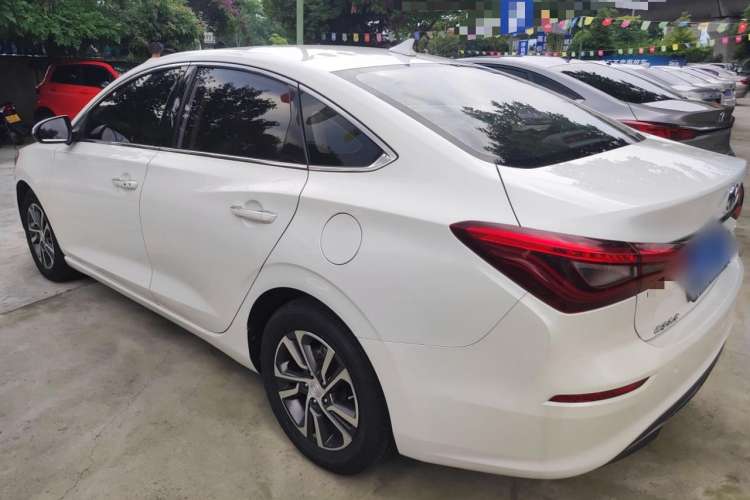 Used Changan Eado 2018 High-Energy Edition 1.6L GDI Manual Pioneer Model China V Standard
