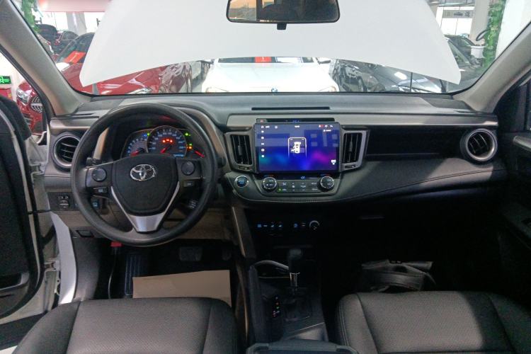 Used Toyota RAV4 2016 2.0L CVT Two-Wheel Drive Fashion Edition China V Standard
