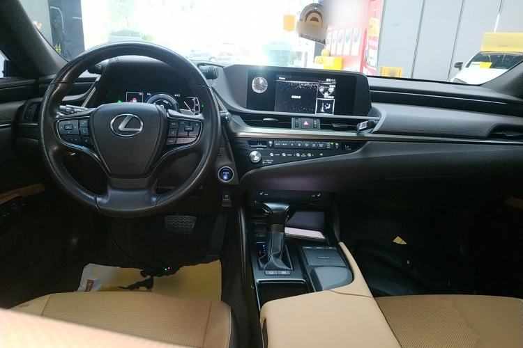 Used Lexus ES 2020 300h Premier Edition
