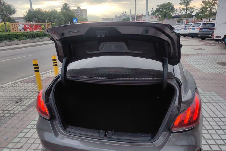 Used MG 5 2022 300TGI DCT Chao Yue Luxury Edition
