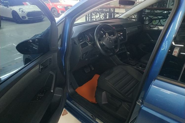 Used Volkswagen Touran 2016 Volkswagen Touran L 280TSI DSG Comfort Edition
