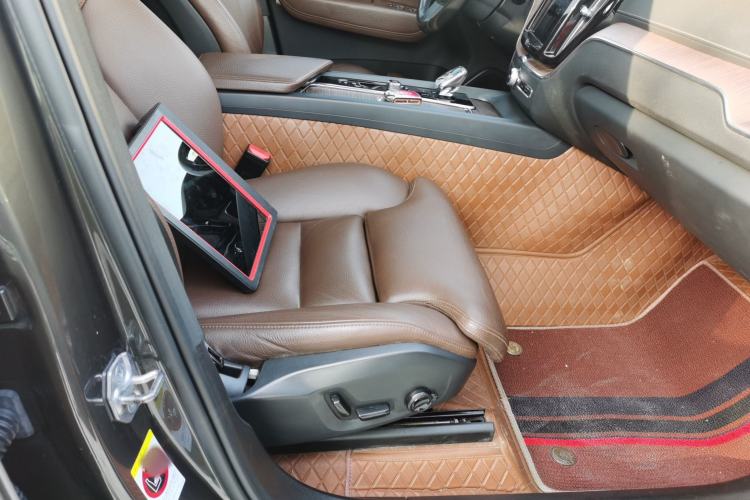 Used Volvo XC60 2022 B5 4x4 Smart Luxury Edition
