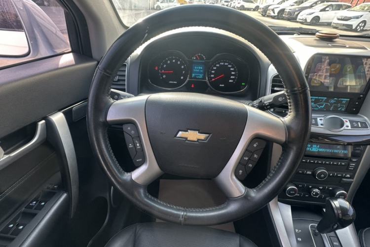 Used Chevrolet Captiva 2015 2.4L 4x4 Flagship Edition 7-Seater
