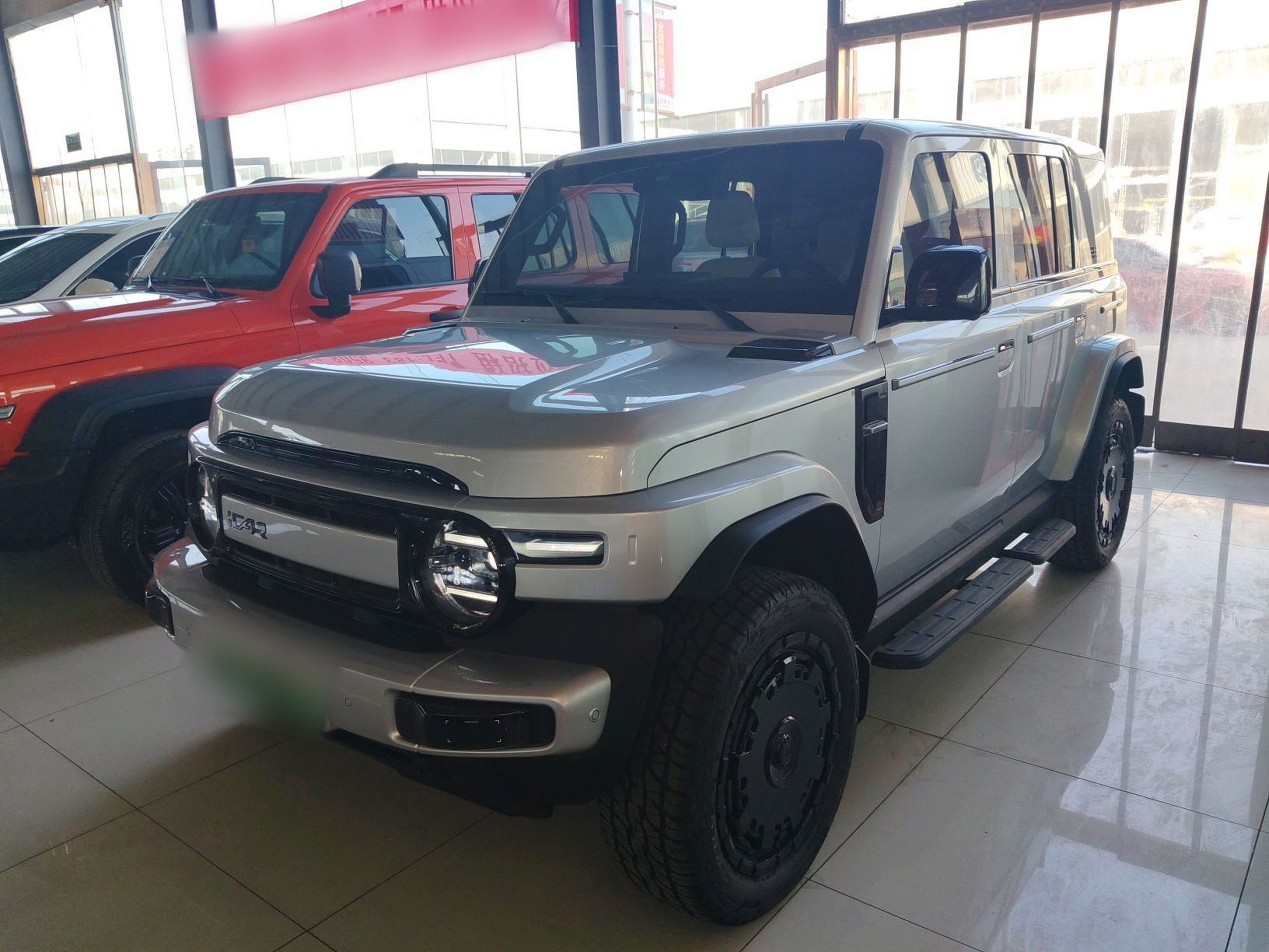 تحت مقدمة السيارة