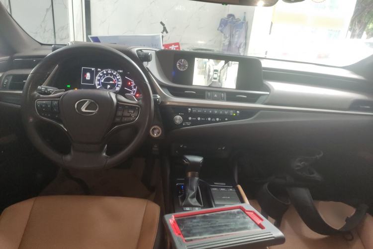 Used Lexus ES 2020 200 Excellence Edition
