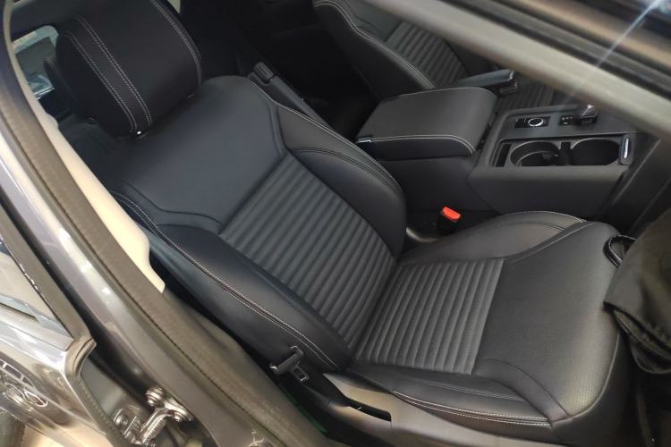 Used Land Rover Discovery 2023 Revised Version 360 PS R-Dynamic S