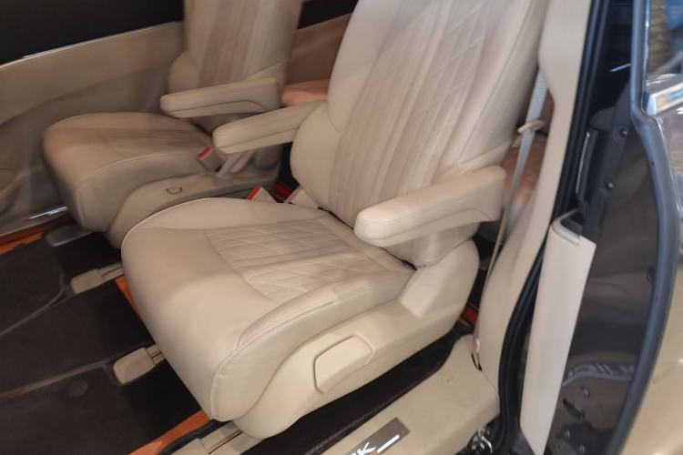 Used Buick GL8 2023 Land Executive Class Deluxe Model
