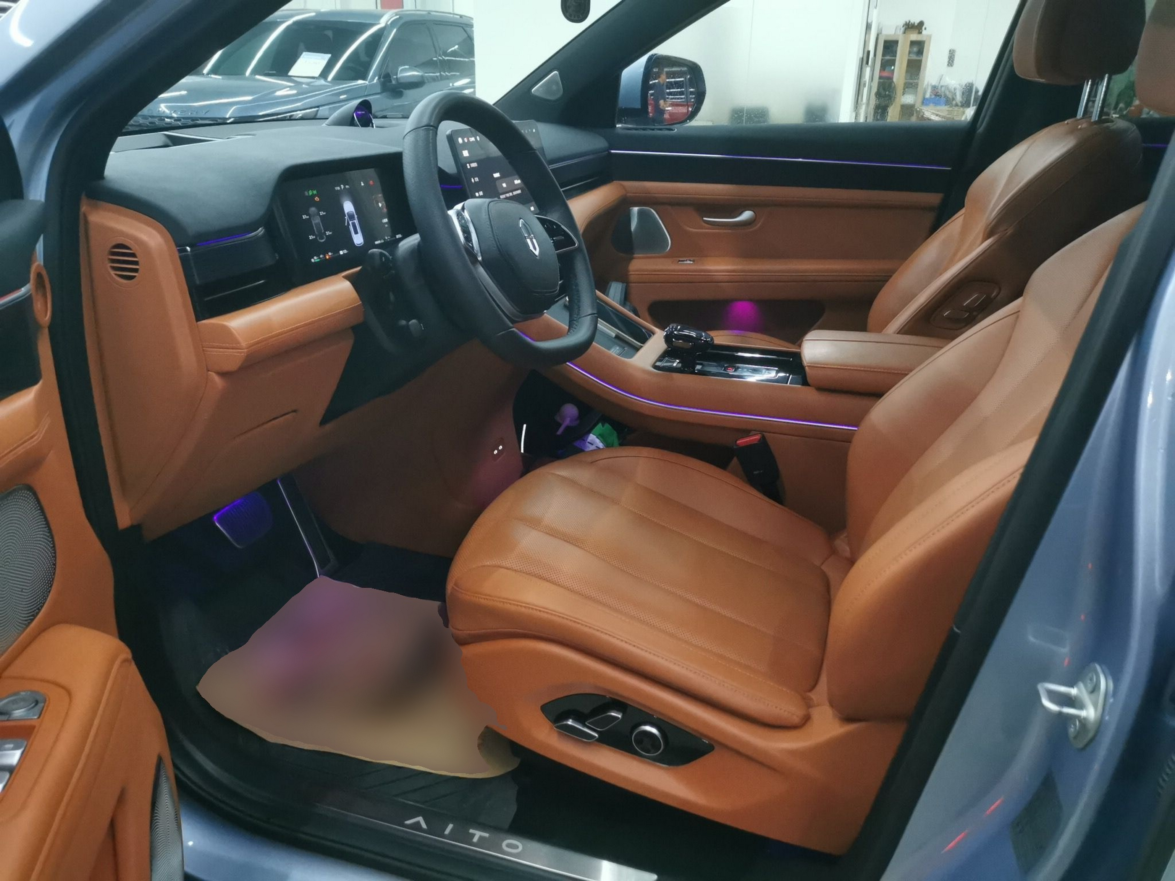 المقاعد الأمامية داخل السيارة