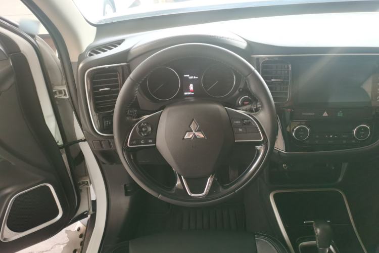 Used Mitsubishi Outlander 2019 2.0L Two-Wheel Drive Comfort Edition 5 Seats China VI Standard
