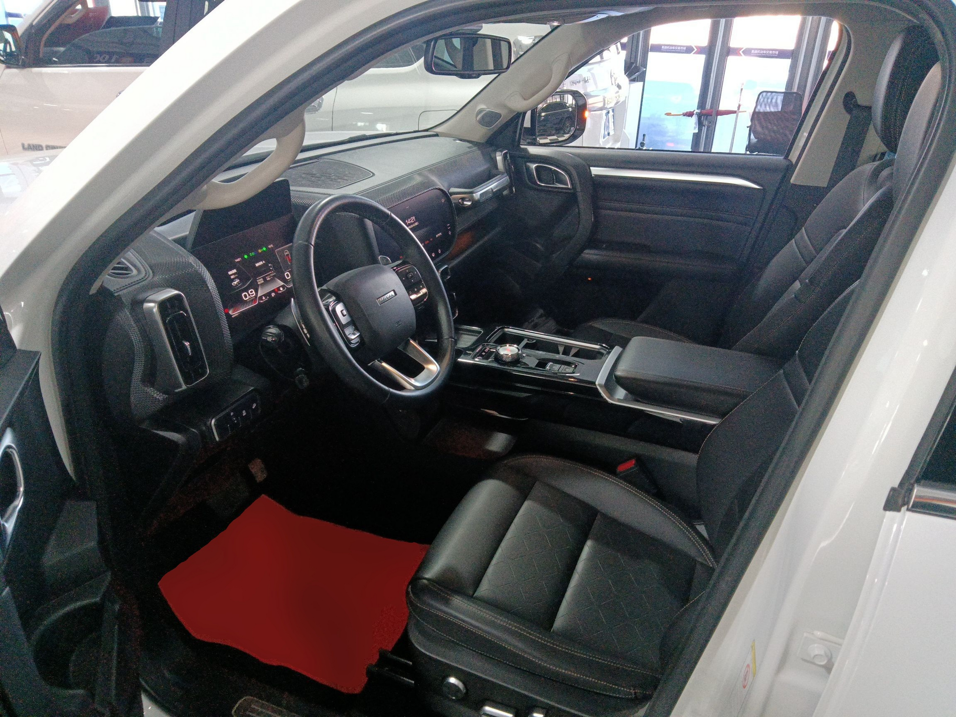 المقاعد الأمامية داخل السيارة