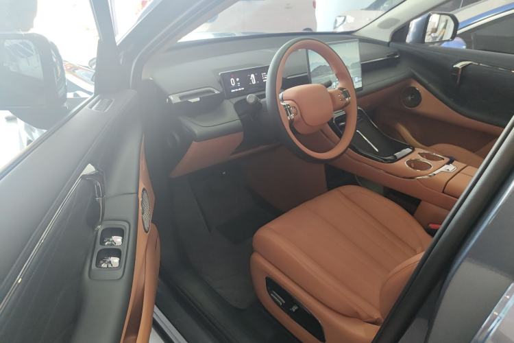 Used AION V 2024 Aion Tyrannosaurus 520 Smart Luxury Edition
