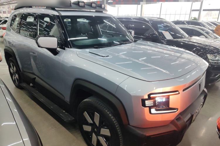 Used  G318 2024 Four-Wheel-Drive Air Suspension Model