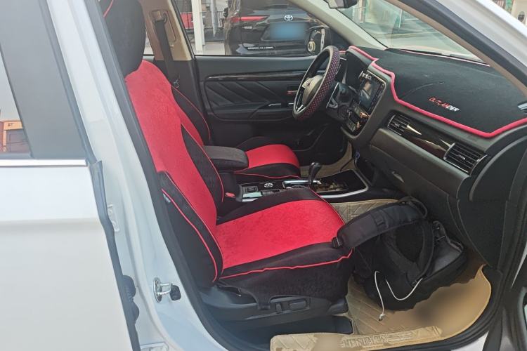 Used Mitsubishi Outlander 2019 2.4L 4x4 Zhi Xiang Edition 5 Seats China VI Standard