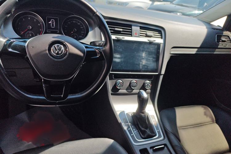 Used Volkswagen Golf 2016 230TSI Automatic Comfort Version
