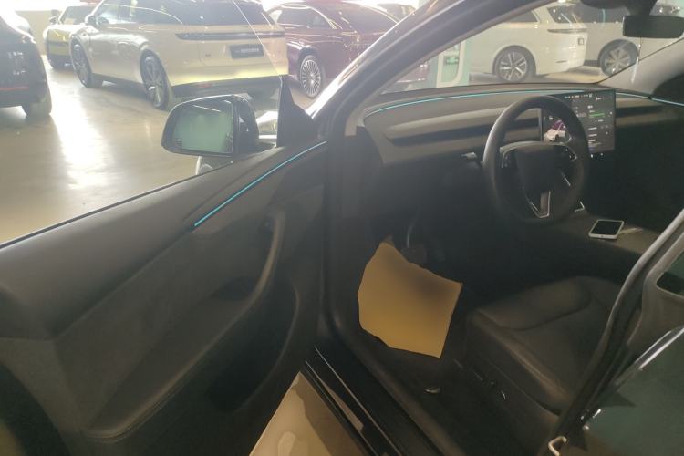 Used Tesla Model Y 2025 Long-Range All-Wheel-Drive Version