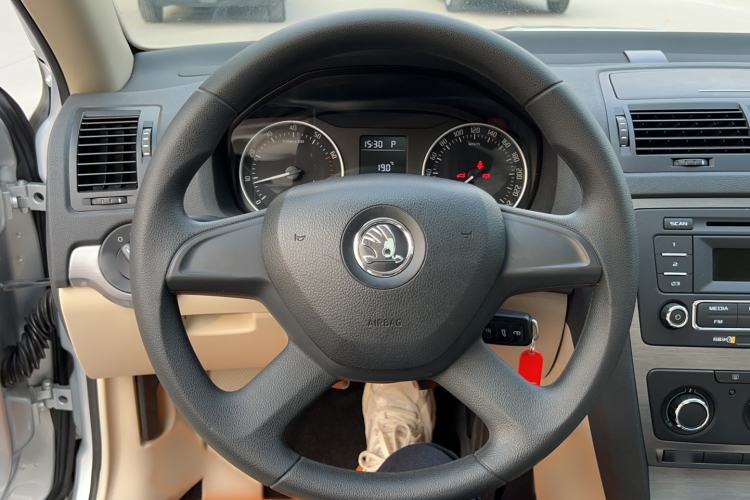 Used Skoda Octavia 2015 Classic Model 1.6L Automatic Yijie Version
