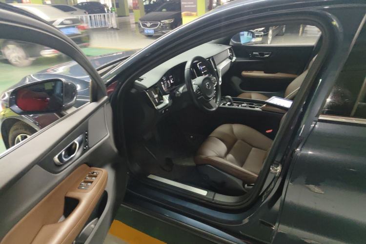 Used Volvo S60 2022 B4 Zhiyi Luxury Edition