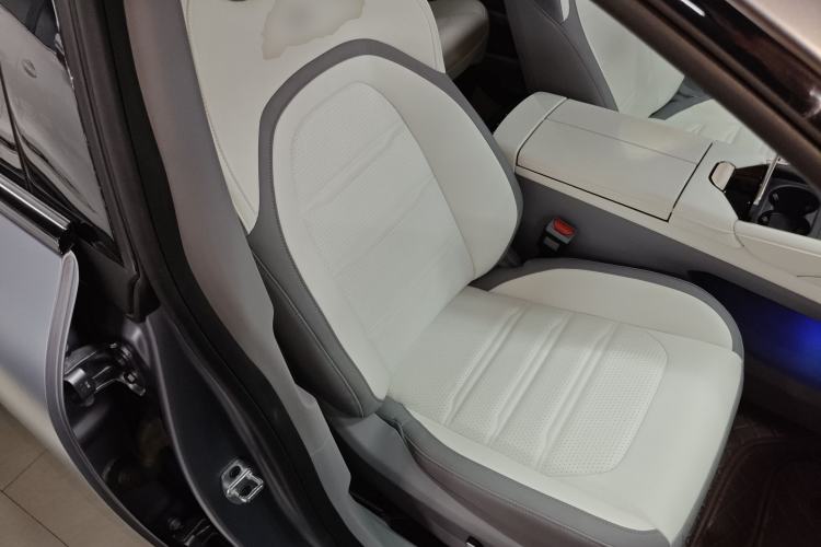 Used  eπ007 2024 540 All-Wheel Drive Pro Edition
