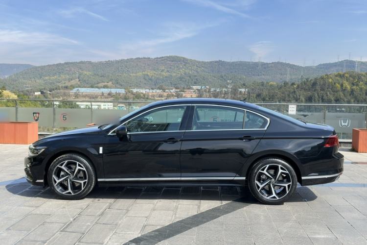 Used Volkswagen Magotan 2026 30 Million Vehicles Selected Model 380TSI DSG Luxury Edition
