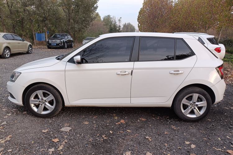Used Skoda Fabia 2017 1.4L Automatic Car Enjoy Edition
