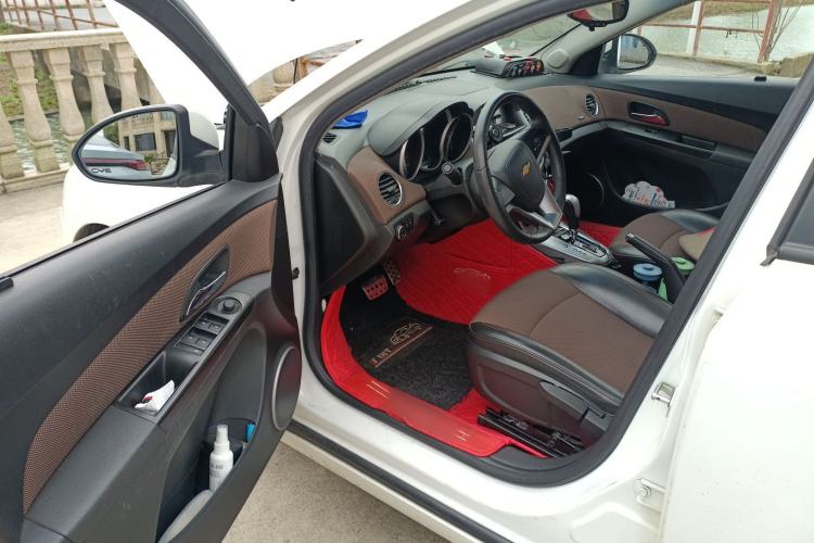 Used Chevrolet Cruze 2013 Hatchback 1.6L Automatic Luxury Model