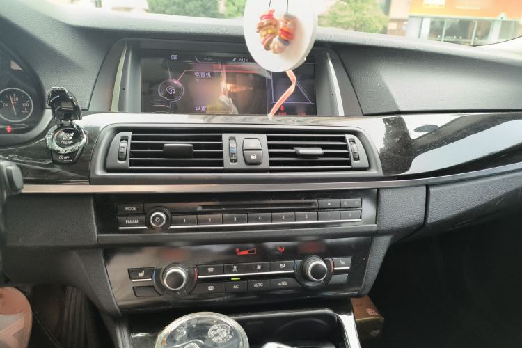 Used BMW 5 Series 2014 525Li Leading Model
