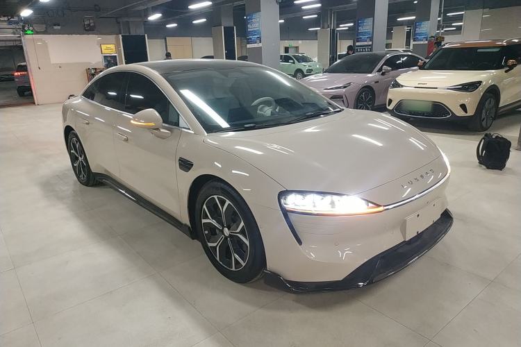 Used Hima Luxeed S7 2025 705 km Pro
