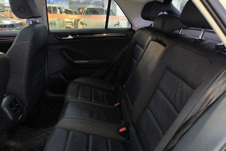 Used Volkswagen T-ROC 2021 280TSI DSG Two-Wheel Drive Comfort Connect Edition
