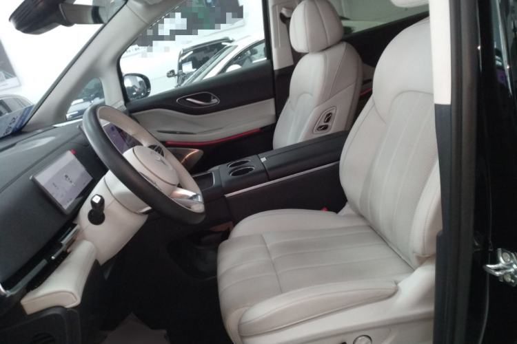 Used VOYAH Dream 2025 PHEV Four-Wheel Drive Prestige Kunpeng Edition
