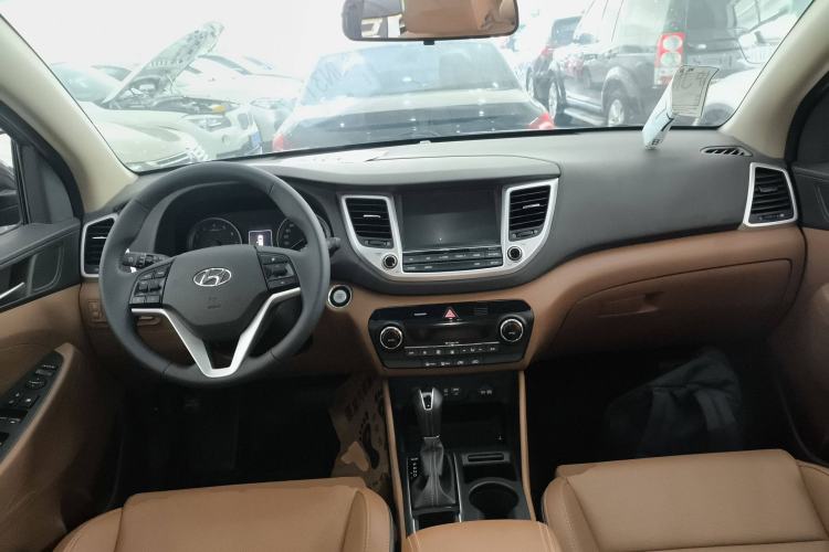 Used Hyundai Tucson 2015 1.6T Dual-Clutch Two-Wheel-Drive Leading Model
