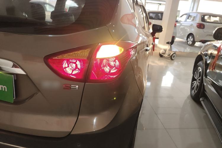 Used  Refine S3 2016 1.5L Manual Luxury Smart Version
