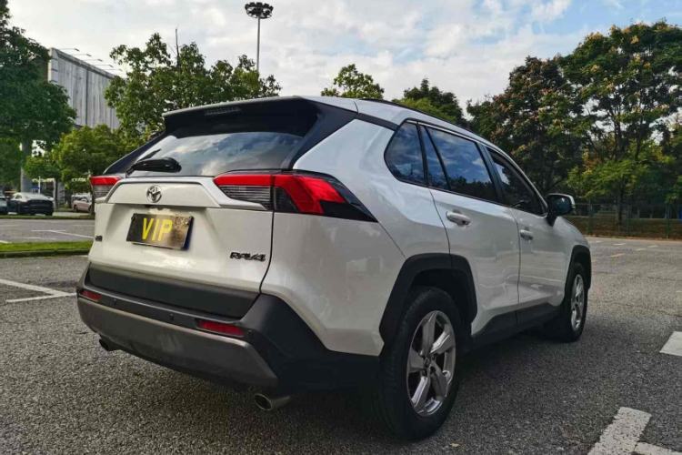 Used Toyota RAV4 2021 2.0L CVT Two-Wheel Drive Fashion PLUS Edition
