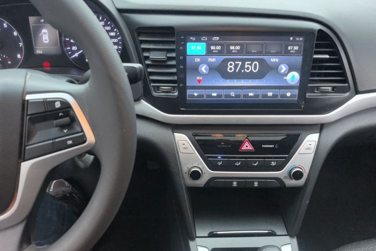 Used Hyundai Elantra 2016 1.6L Manual ZhiXuan · Dynamic Model
