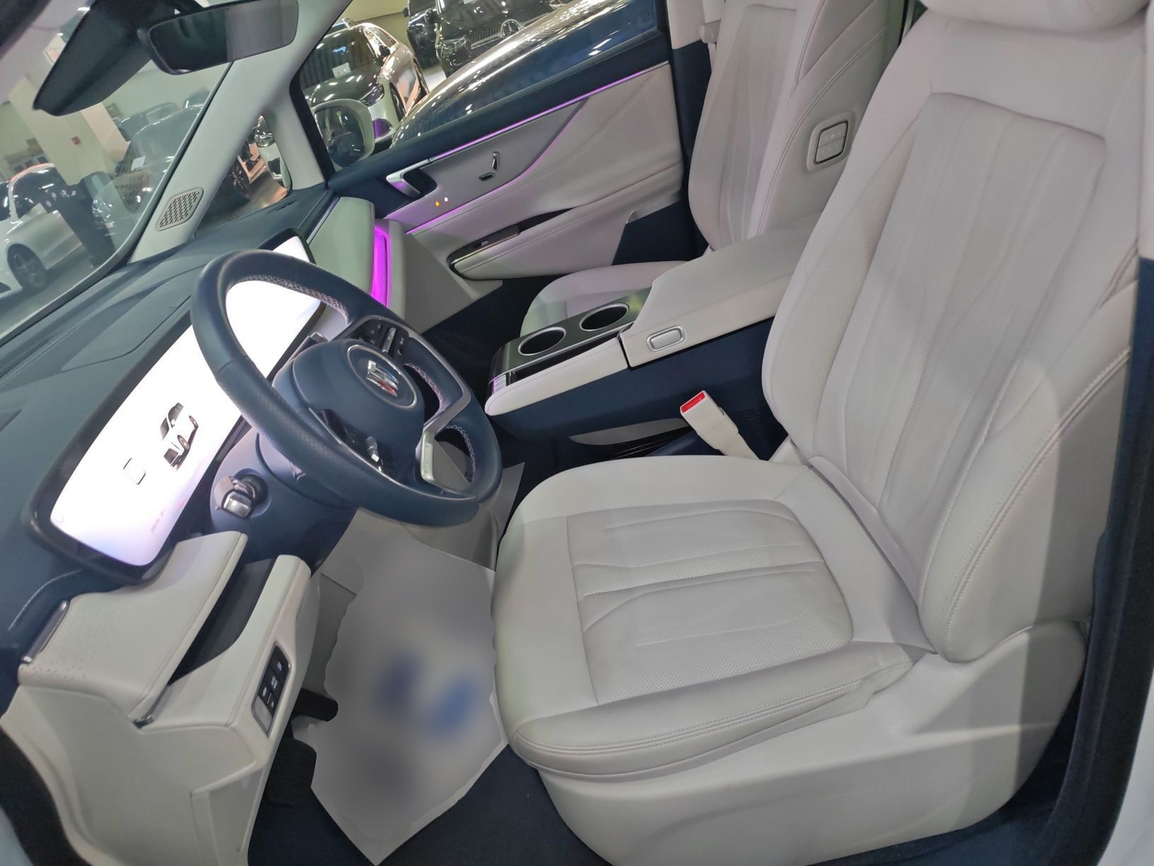 المقاعد الأمامية داخل السيارة