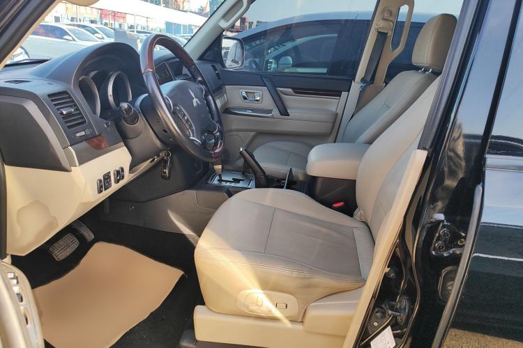Used Mitsubishi Pajero 2018 V97 3.8L 5-Door GLS Sunroof – Middle East
