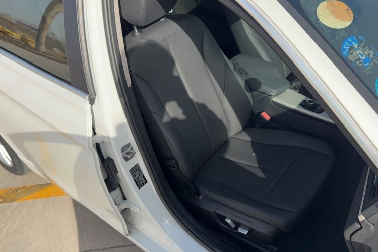 Used BMW 3 Series 2016 320Li Ambition Model
