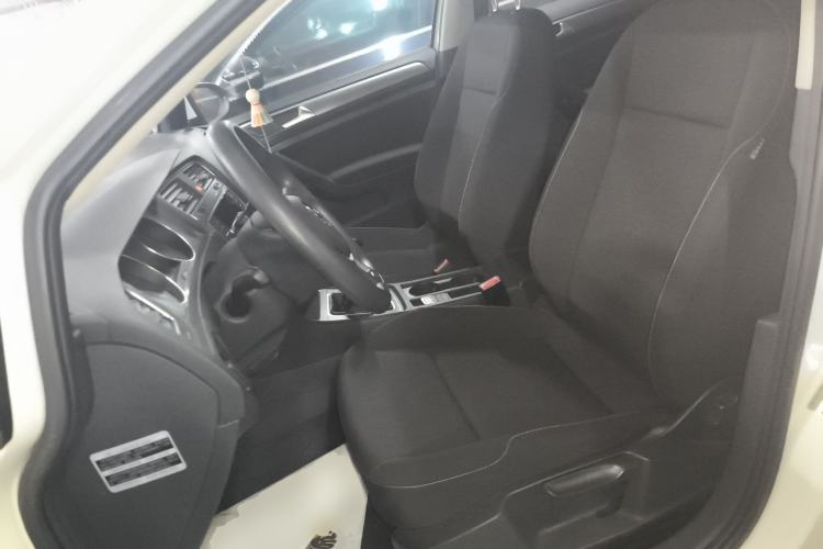 Used Volkswagen Golf 2016 1.6L Manual Fashion Edition
