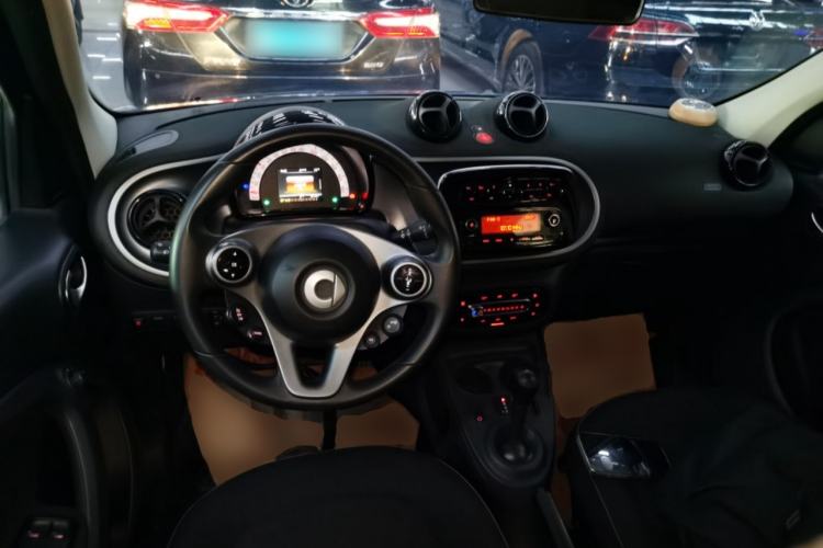 Used  forfour 2016 1.0L 52 kW Passion Edition
