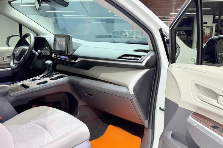 Used Toyota Sienna 2021 2.5L Hybrid Comfort Edition