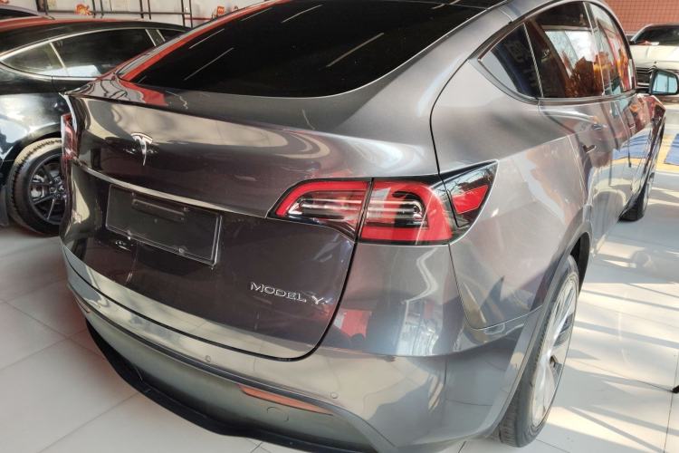 Used Tesla Model Y 2021 Long-Range All-Wheel-Drive Version
