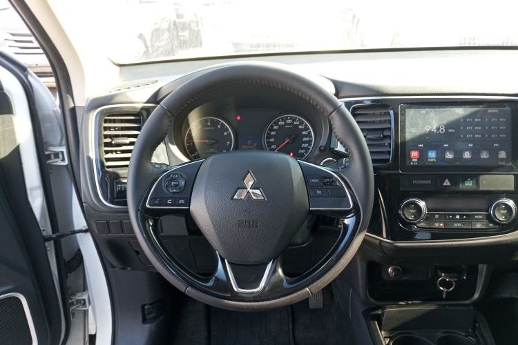 Used Mitsubishi Outlander 2018 2.0L Two-Wheel Drive Glory Edition 5 Seats