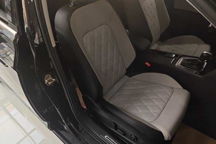 Used Volkswagen Magotan 2023 2 Million Units Commemorative Edition 330TSI DSG Luxury Version