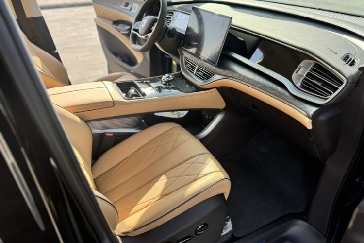 Used Denza D9 2024 DM-i 980 Four-Wheel Drive Prestige Model
