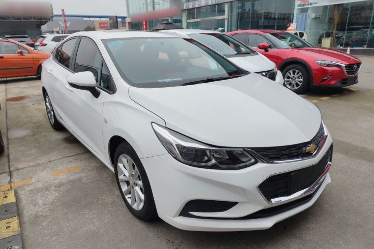 Used Chevrolet Cruze 2018 320 Automatic Pioneer Sunroof Edition
