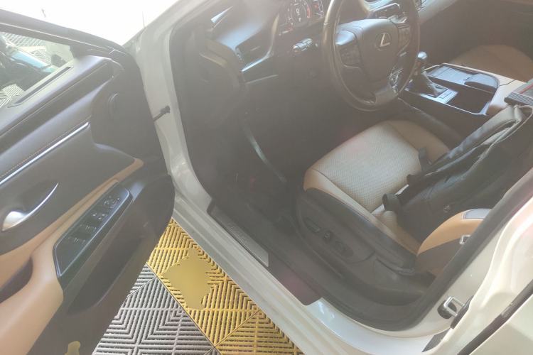 Used Lexus ES 2020 200 Excellence Edition
