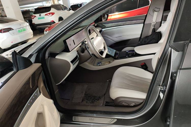 Used  L7 2022 Dynamic Model
