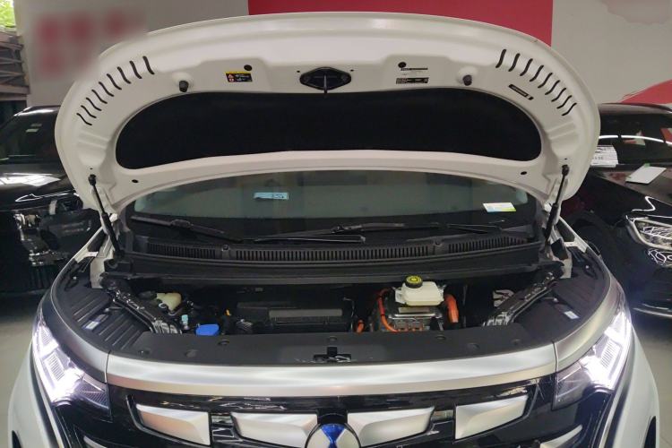 Used Denza D9 2022 DM-i 1040 Prestige Model
