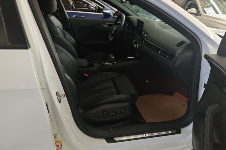 Used Audi A4L 2023 40 TFSI Luxury Dynamic Model
