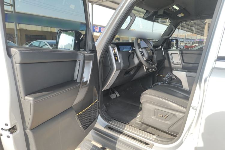 Used  V23 2025 501 Four-Wheel Drive Advanced Version
